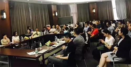 时代华商董事长创新共赢班微咨询：首次“圆桌会诊”启发董事长思维。" width=