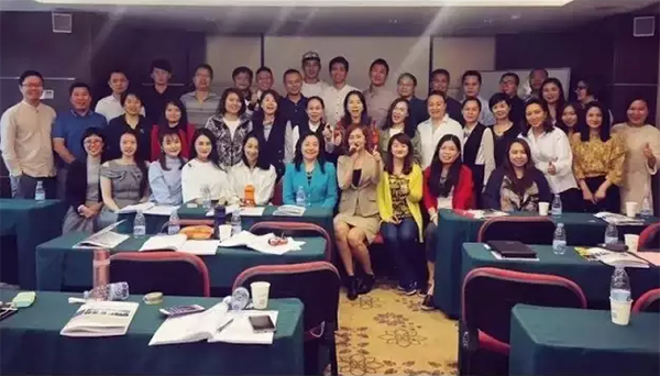 时代华商金融班李左东老师《国际经济与企业国际化发展》课程回顾。" width=