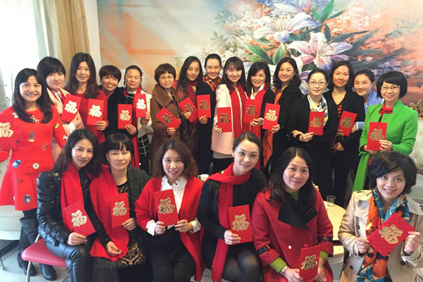 时代华商幸福女子学堂三期班新春团拜精彩报道——美女厨房驾到。