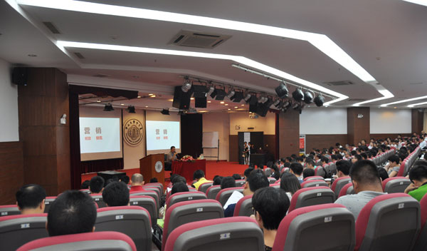 时代华商教育中心第六十二届企业家成功论坛报道——路长全《切割营销与品牌两极法则》