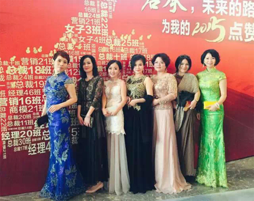 时代华商幸福女子学堂四班于老师年会感恩。
